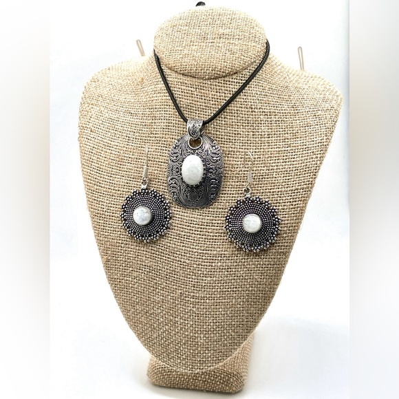 Rainbow Moonstone Pendant & Earrings Set - Picture 1 of 9